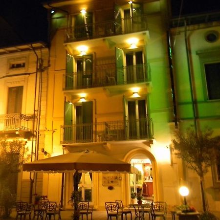 Hotel Villa Adriana เวียเรจโจ ภายนอก รูปภาพ