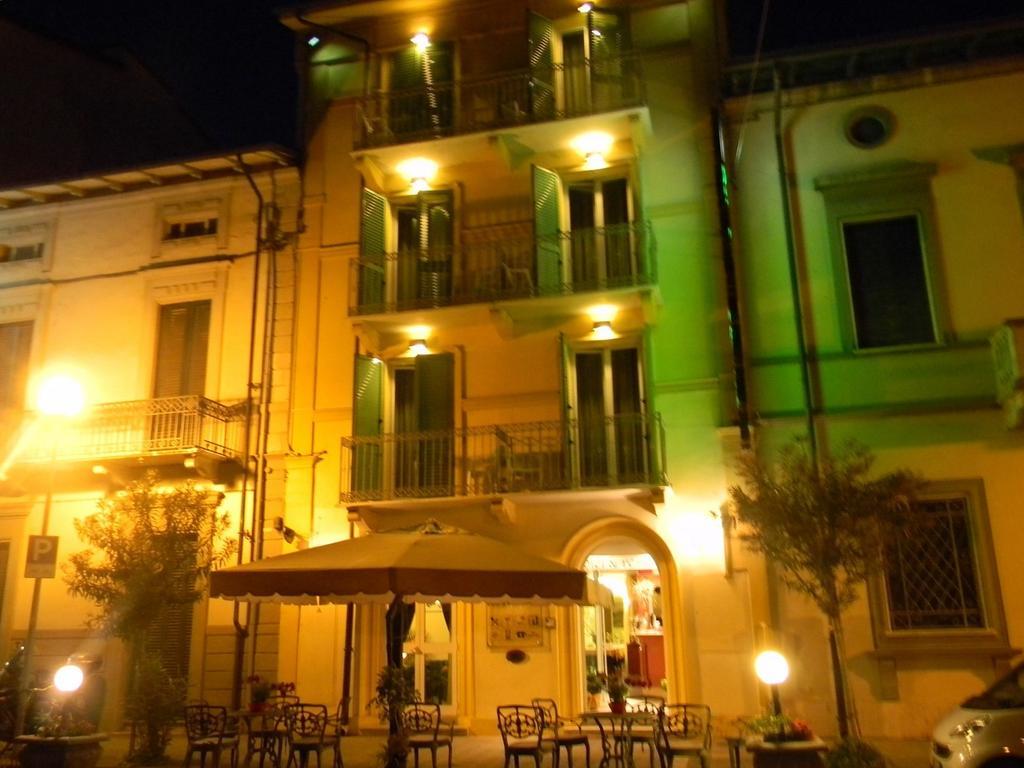 Hotel Villa Adriana เวียเรจโจ ภายนอก รูปภาพ